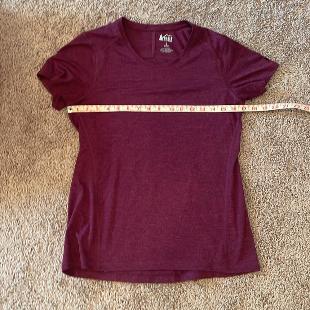 REI Co-op exercise T-shirt size S - Picture 4 of 7